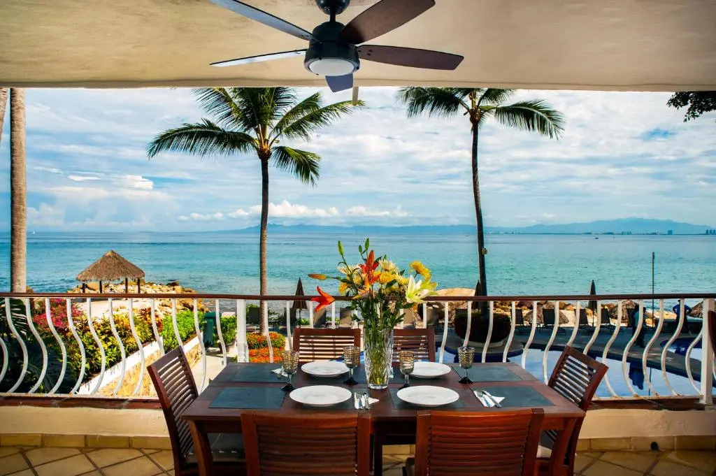 Ocean Front, 3 bedroom, 3 bathroom, Casa Natalia, Playa Esmeralda