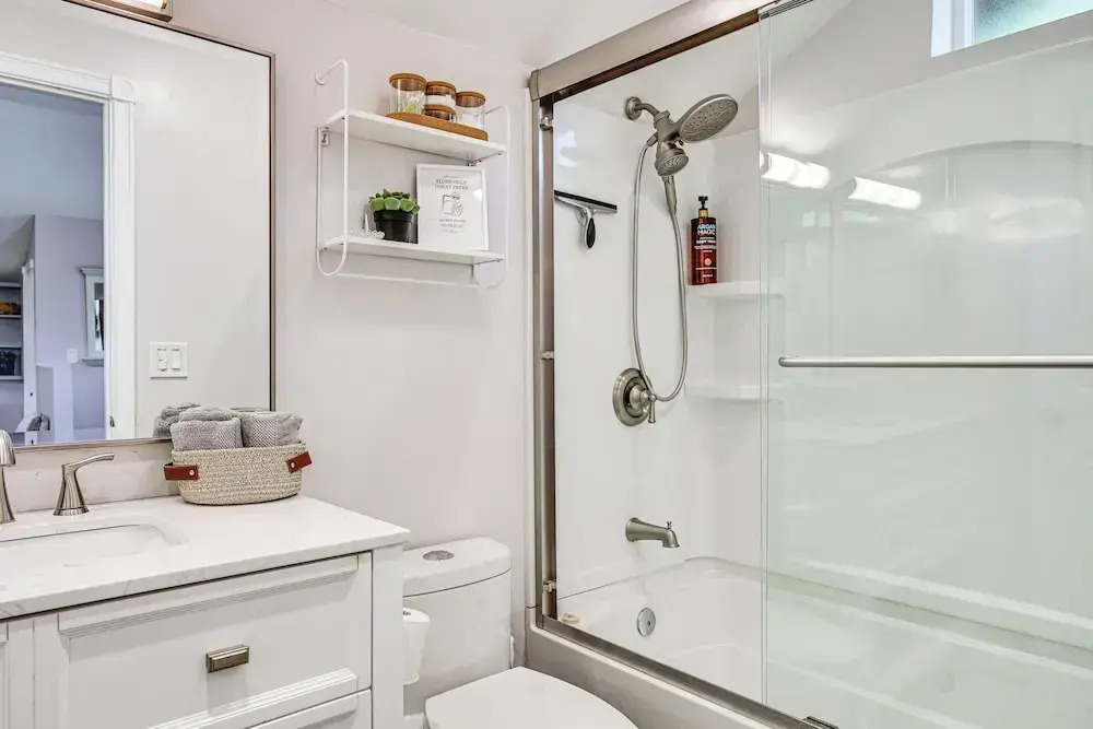 5 Mi to Dtwn Tacoma: Modern Studio Retreat
