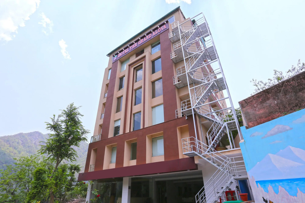 Kamay The Grand Alova