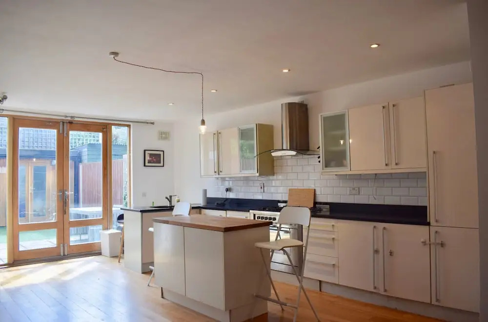 Spacious, Bright & Modern 3 Bedroom Family Home
