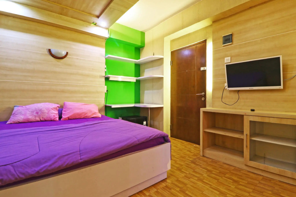 Minimalist and Cozy Studio Apartment at Gateway Ahmad Yani By Travelio