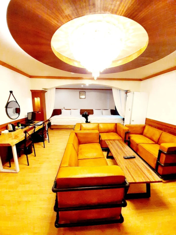 Uneed Hotel