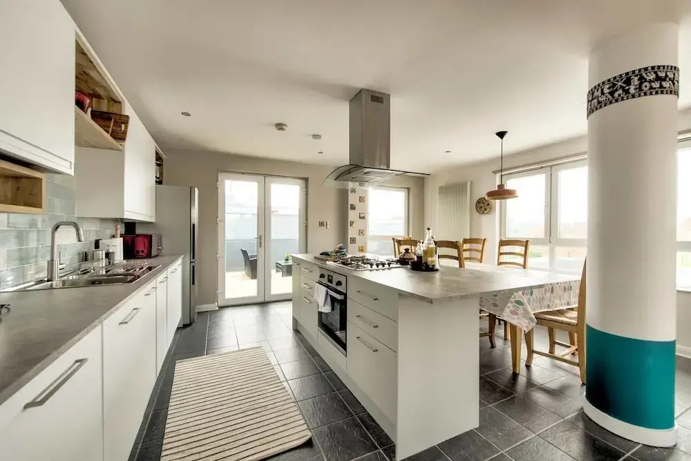Beautiful 3Bdr Home With Private Roof Terrace