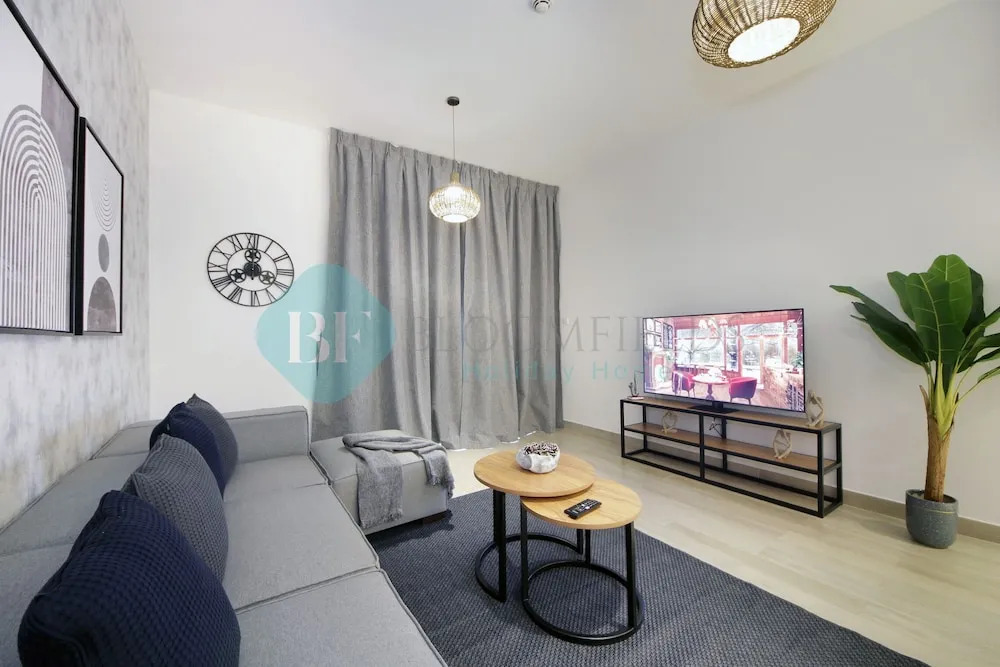 Stunning canal view apartment Yas island
