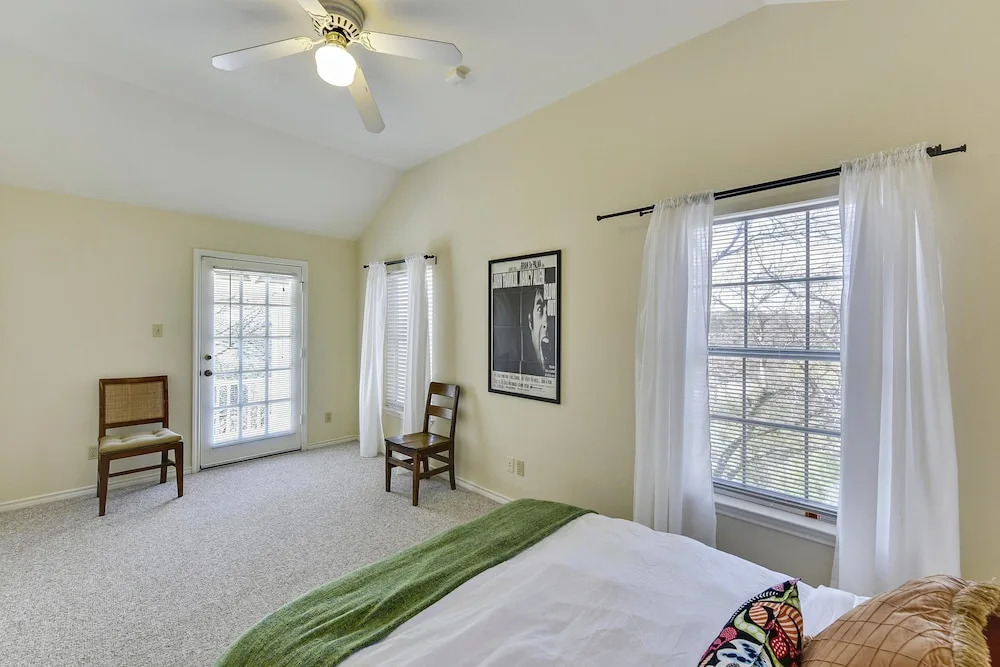 Sun-Drenched Austin Guesthouse by RedAwning