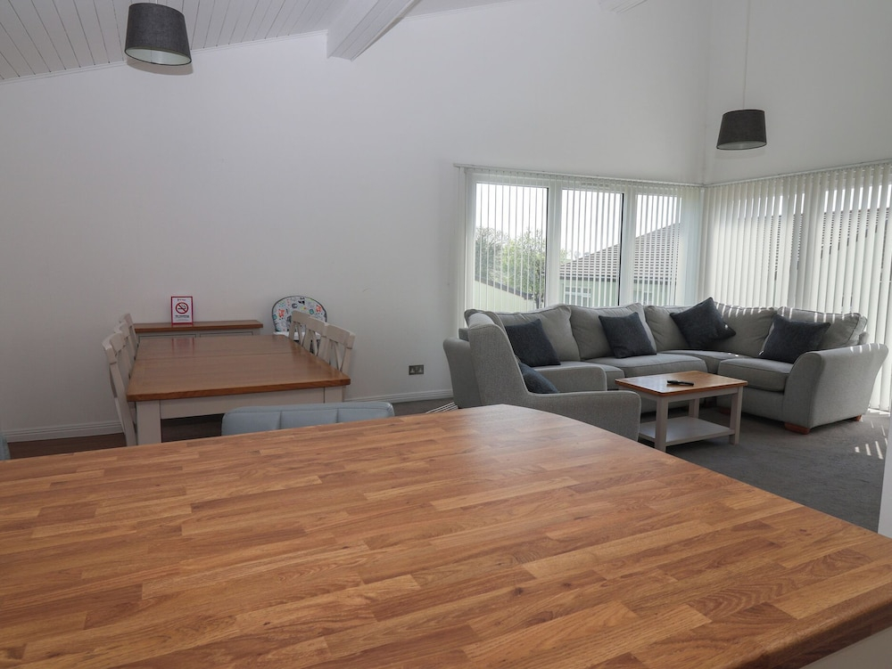 Harcombe House Accessible Pet Free Bungalow Sleeps 6