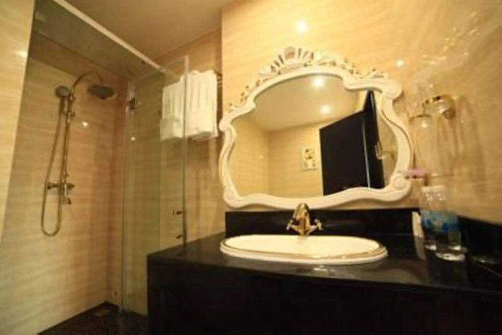Bezel Hotel