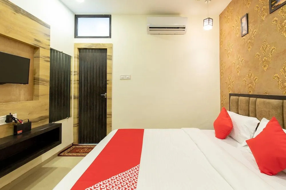 Oyo 16546 Hotel Saurabh
