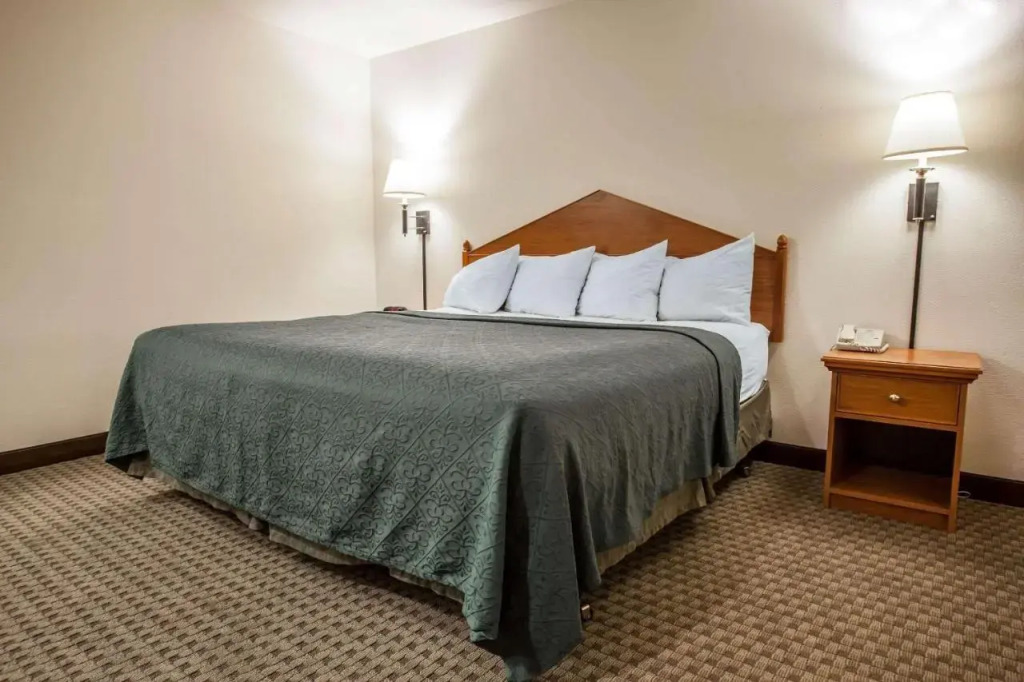 Quality Inn & Suites - 3 Stars