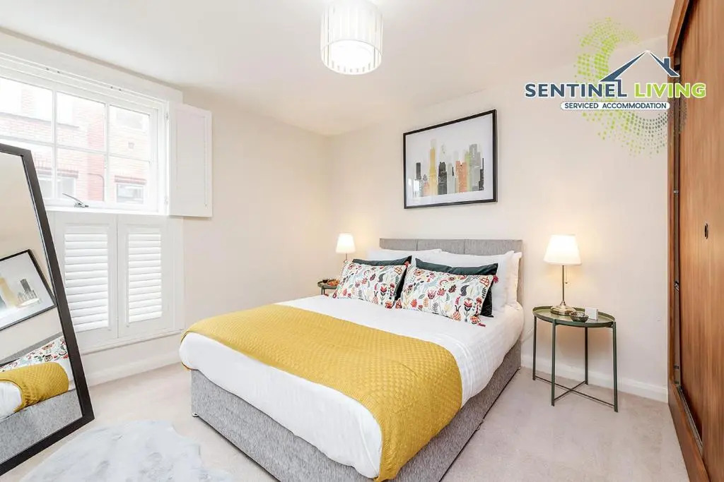 Sentinel Living Serviced Accommodation, Windsor, 2 Bedroom Apartment with Free Parking and WiFi