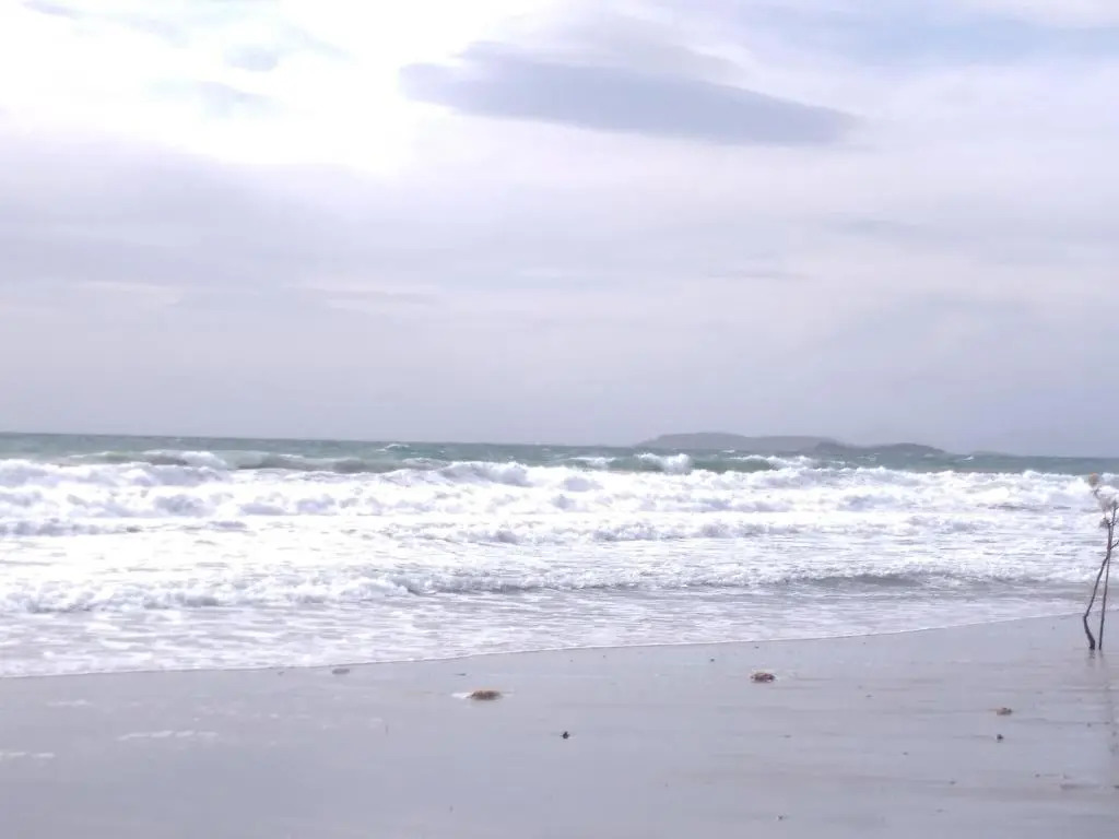 Renovated apt 100m from beach WiFi AC