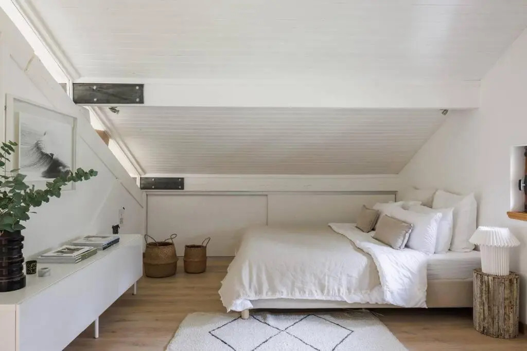 Spacious, contemporary 5Br Chalet with glacial views