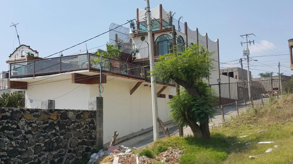 CASA PRIVADA CON ALBERCA VOLADA
