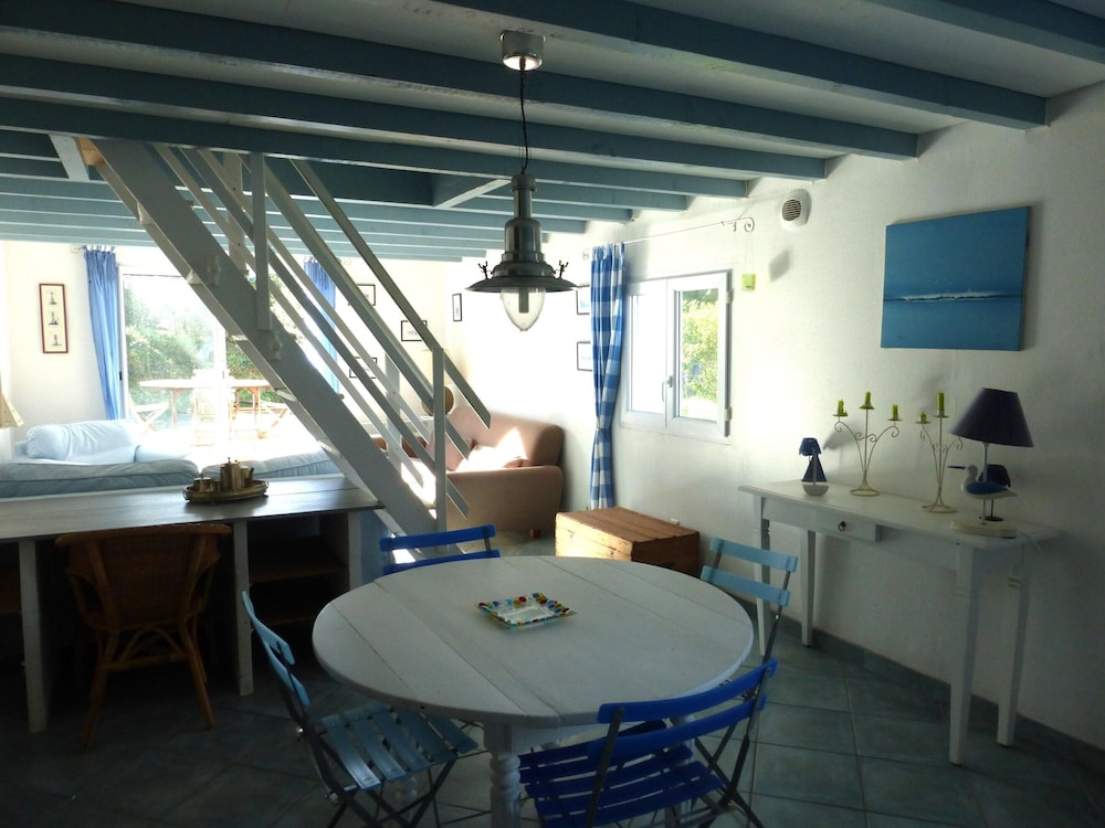 Cosy House Just Steps Away From the sea