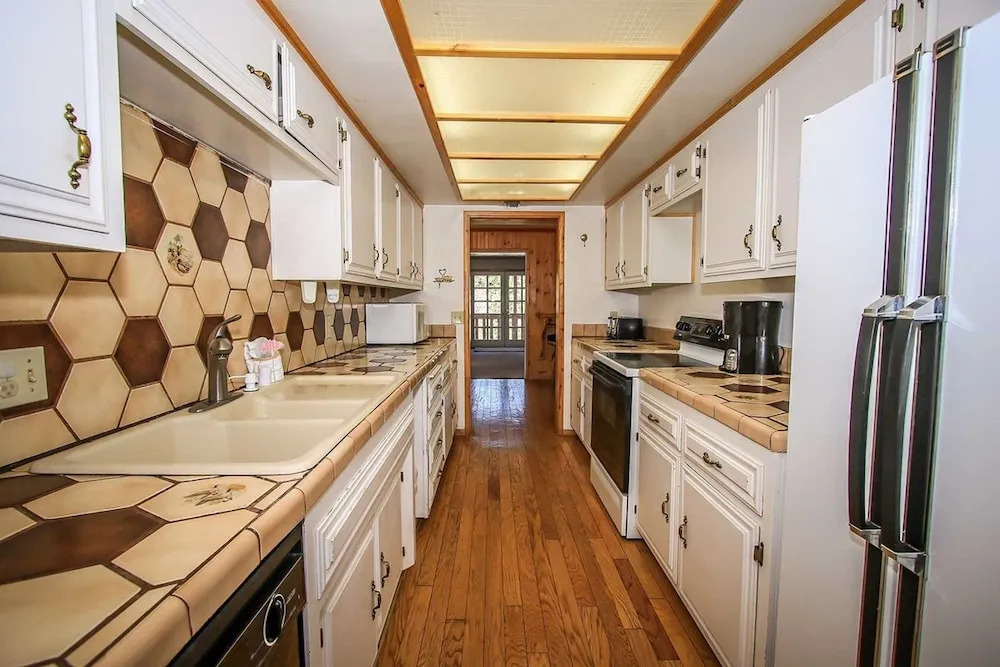 Grande Lodge 1053 by RedAwning