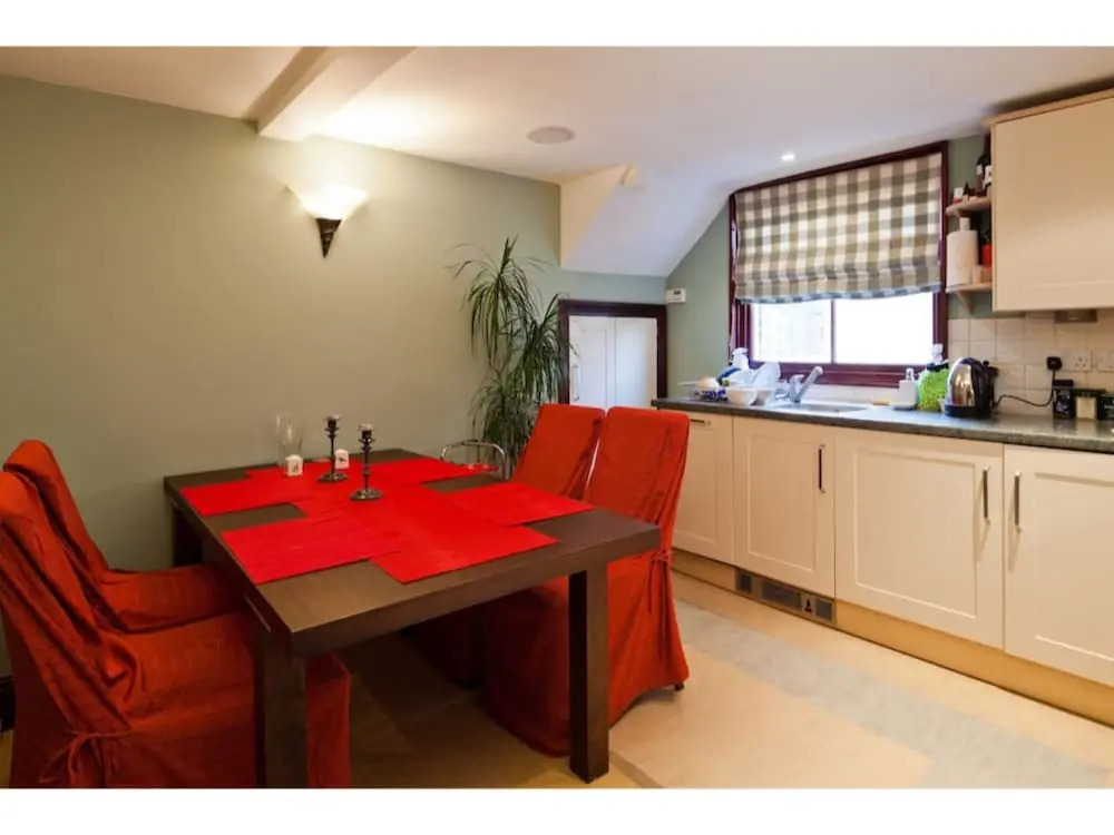 Stylish 2BR Flat Central Oxford With Parking