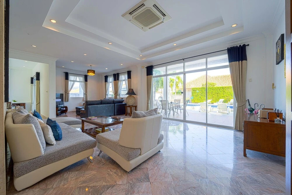 Luxurious 5-Bedroom Private Pool Villa! PV6