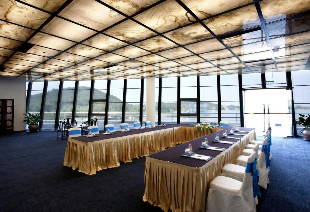 Homa Moon Lake Hotel