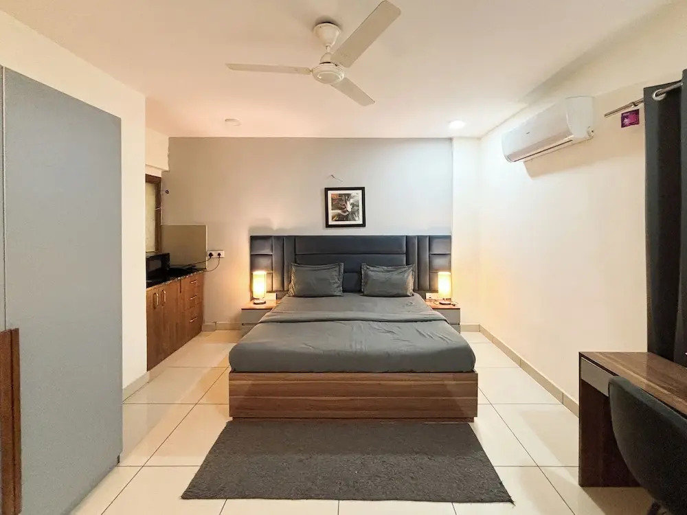 Housr Sector 28 Golf Course Road Next To Phase 1 Metro Station
