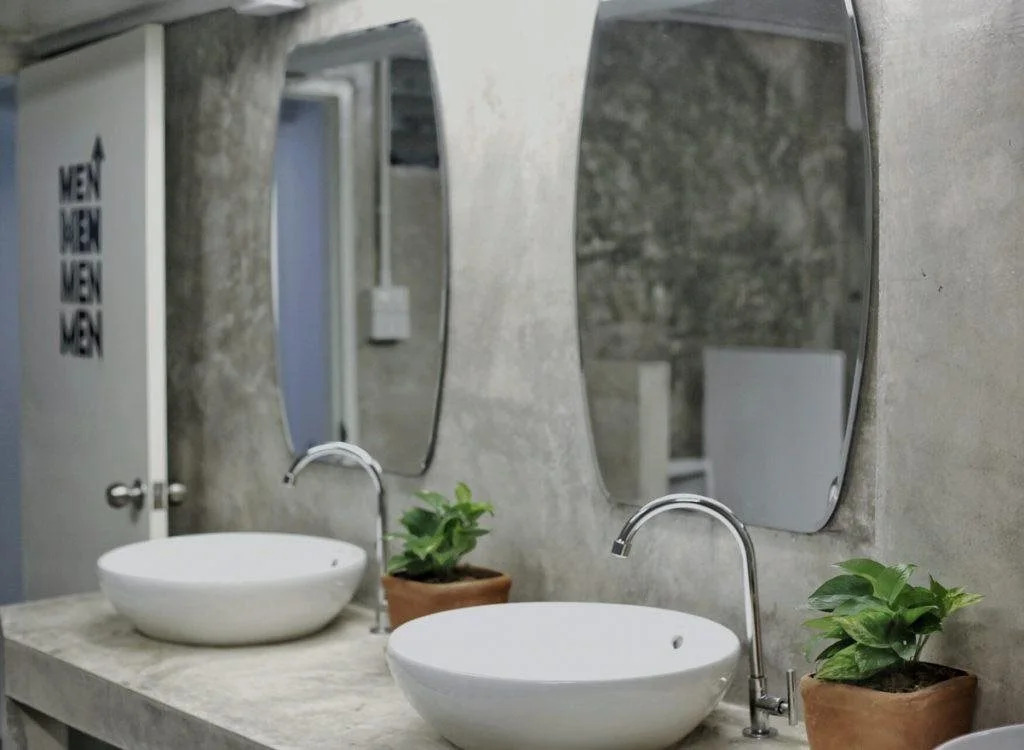 Baan Phuen Hostel & Rooftop Bar