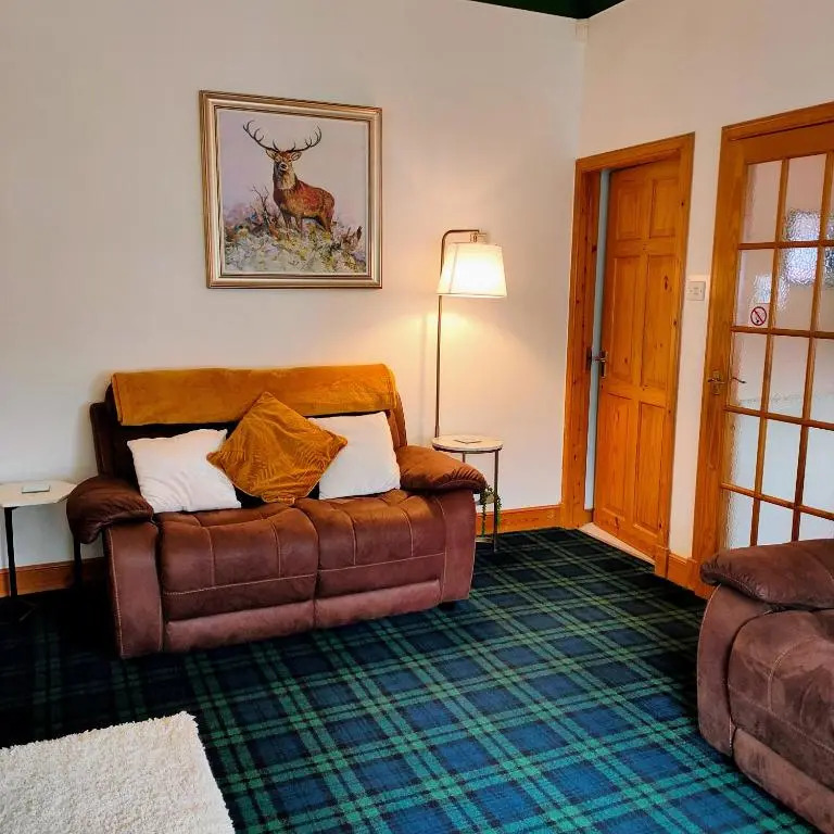 The Old Smiddy Cottage and Apartment