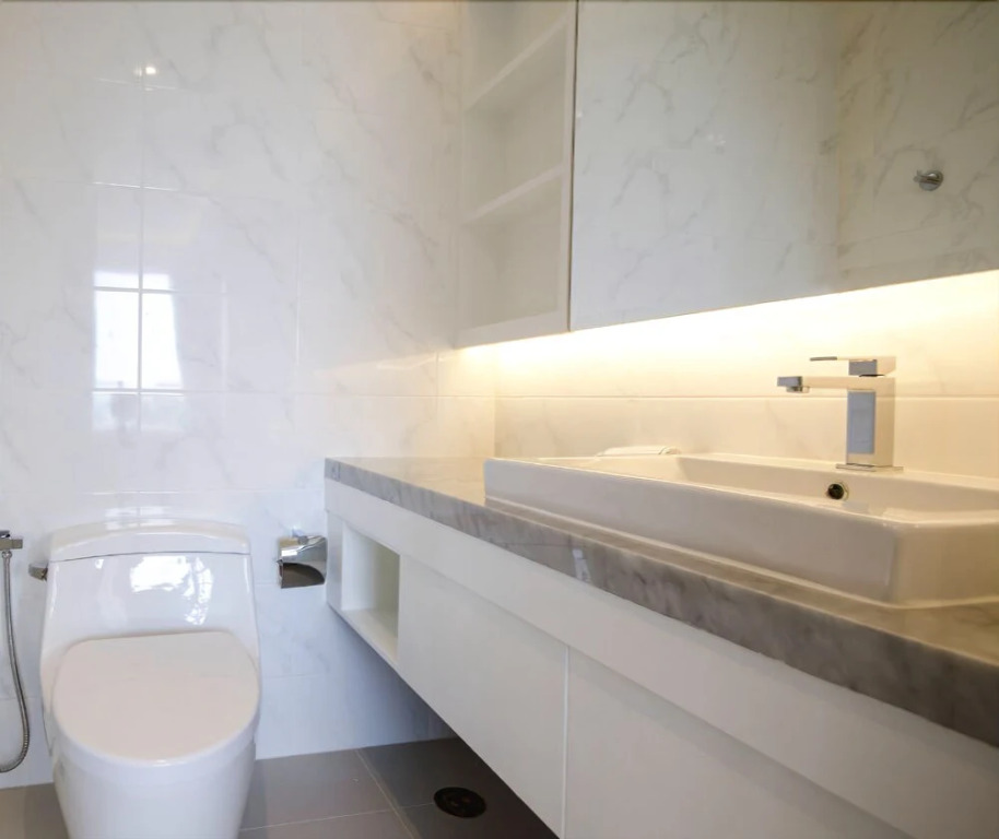 Stylish One Bedroom Apartment at Surin by Aristo