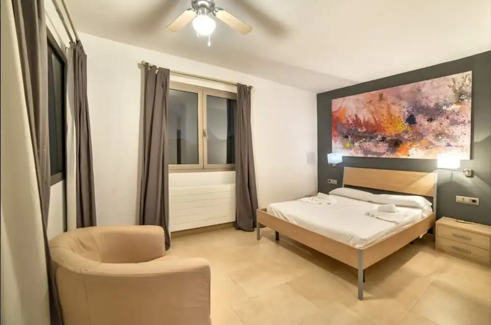 Villa - 5 Bedrooms with Pool and WiFi - 104980