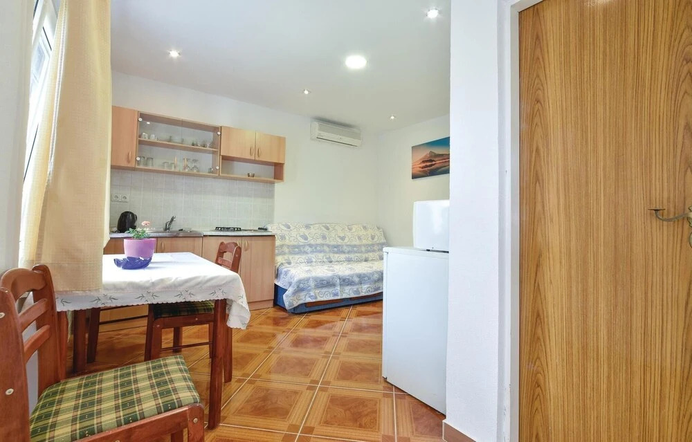 Beautiful Home in Mimice With Wifi and 1 Bedrooms