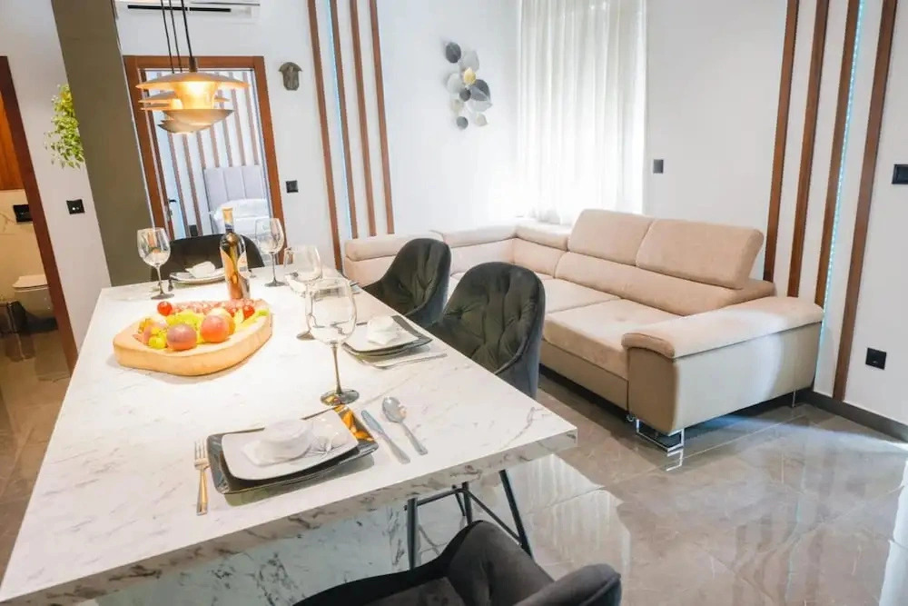 Modern apartment Zeravica with balcony
