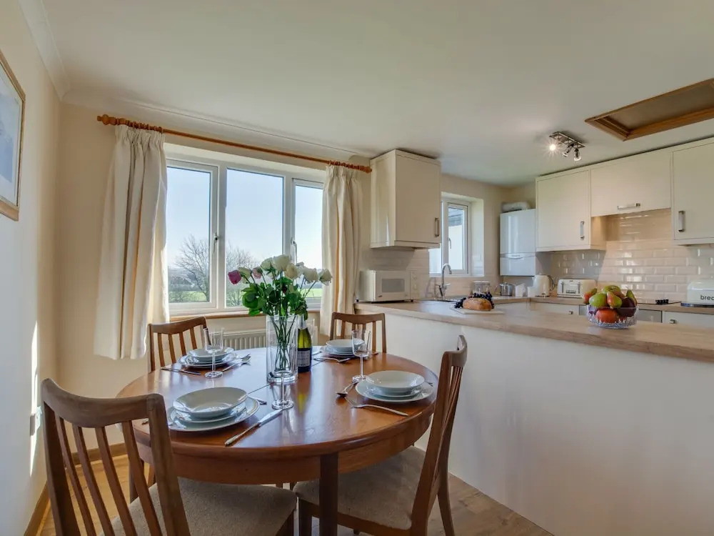 Spacious and Comfortable Holiday Home With Large Private Garden, Near the Beach