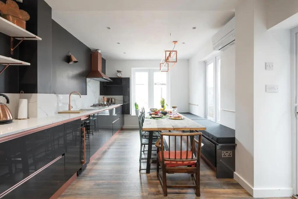 Courcy Road - 7 bedroom - sleeps up to 22