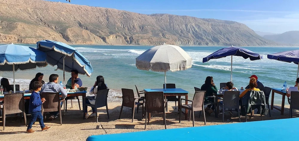 FRESH DESIGNED next to THE SEA -nice area - wifi
