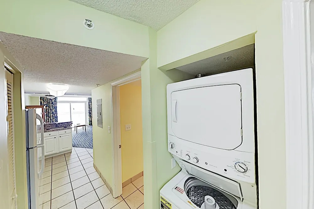 New Listing! Oceanfront W/ Balcony & Pools 1 Bedroom Condo