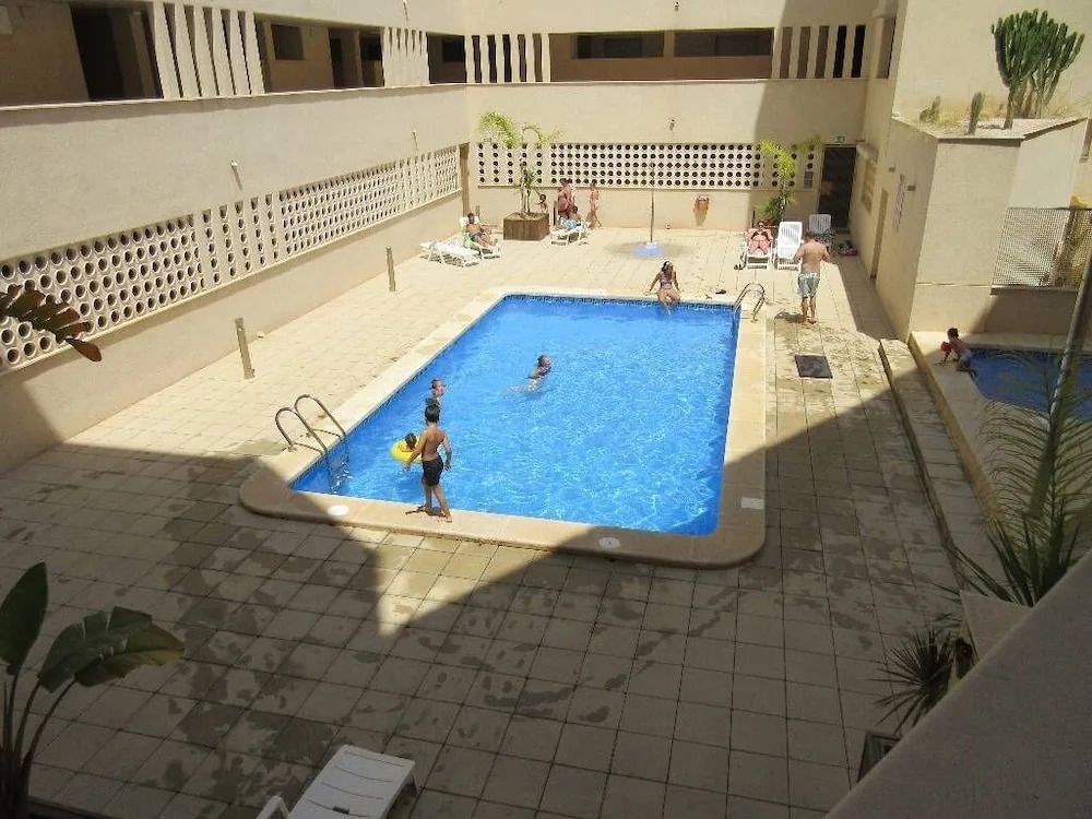 Appartment with swimming pool front of the sea