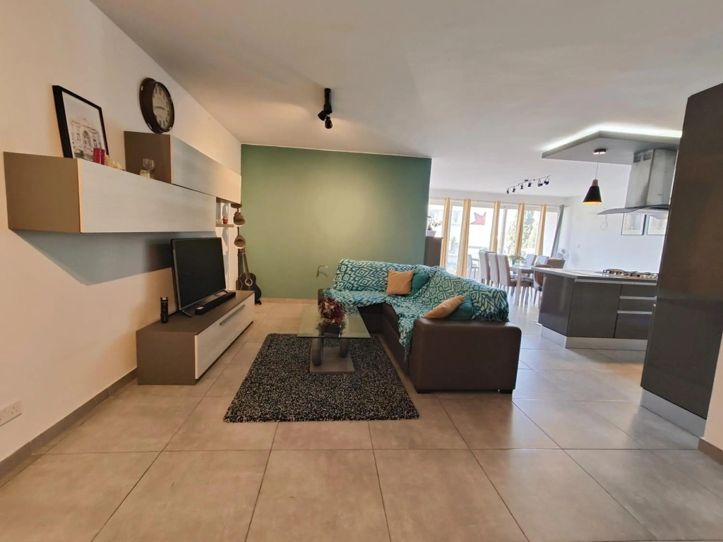 Large Central Apartment Near Valletta & Seafront