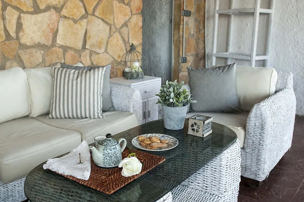 Spacious villa in Can Trabal with private pool and jacuzzi 980 m²