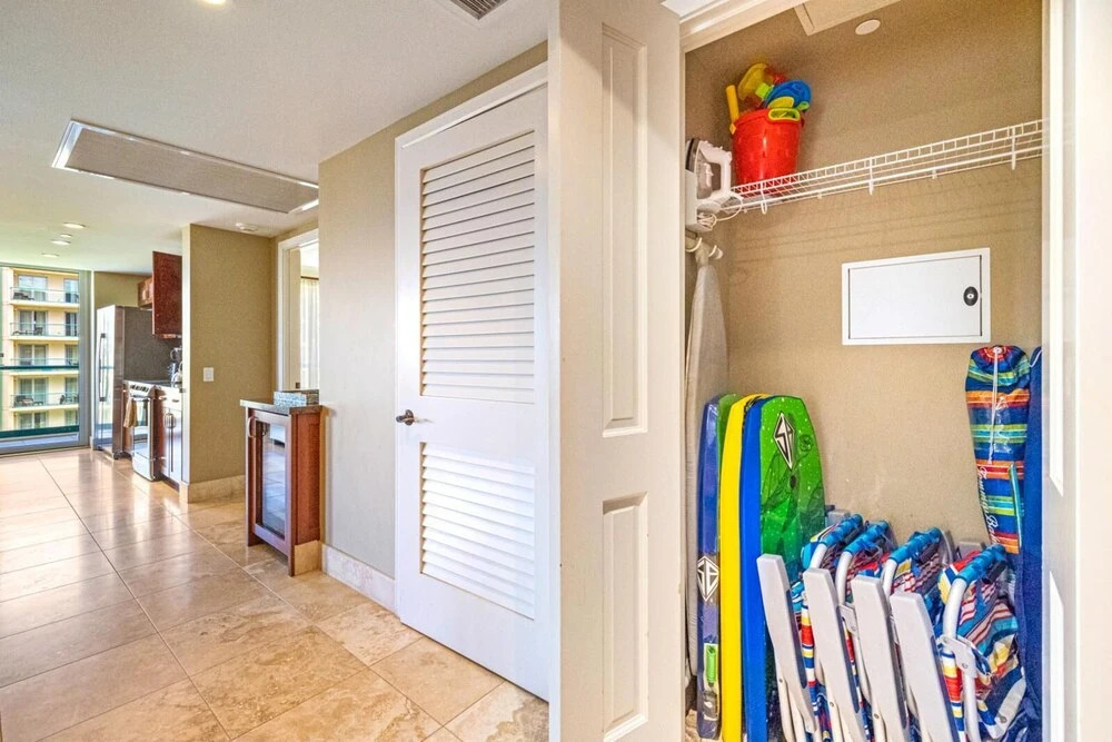 K B M Resorts- Hkh-409 Luxurious 2bdrm With Large Wrap Around Balcony, Chefs Kitchen, Ocean Views!