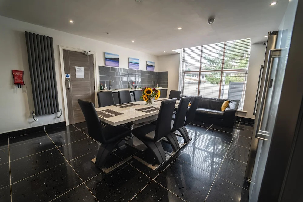The Ashcroft Studios & Apartments with Free Parking