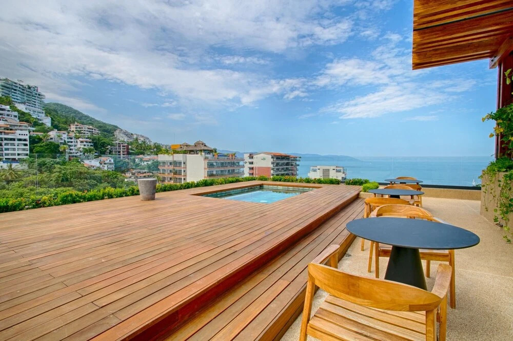 Sailview 703 Romantic Zone Rooftop Pool Ocean Views