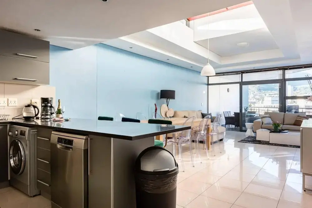 3-bed, Sleeps 6, Free Parking