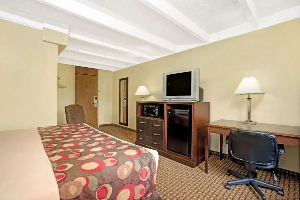 Days Inn Bloomington West