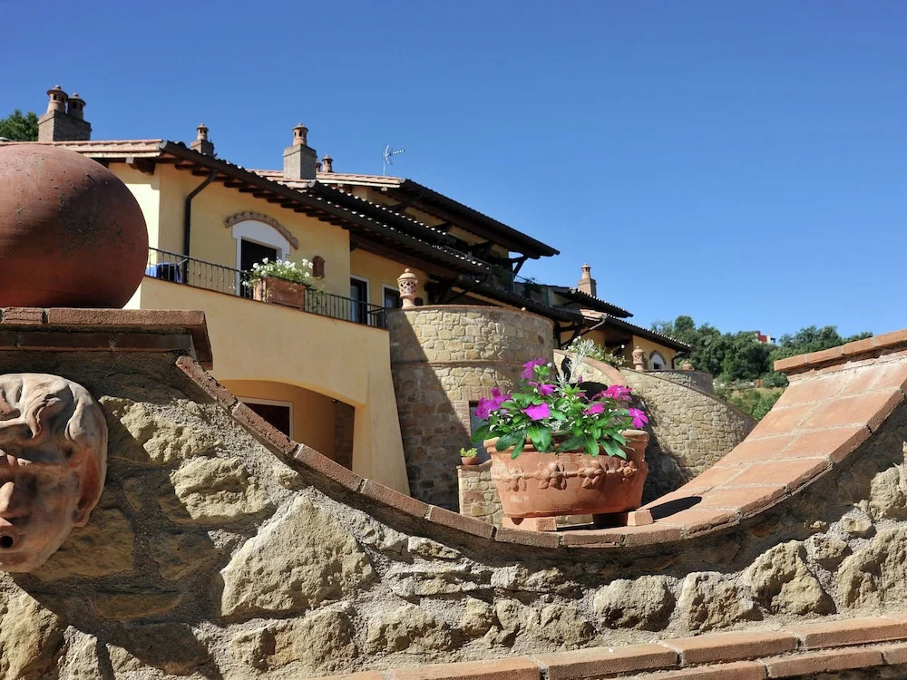 Lavish Mansion with Pool & BBQ