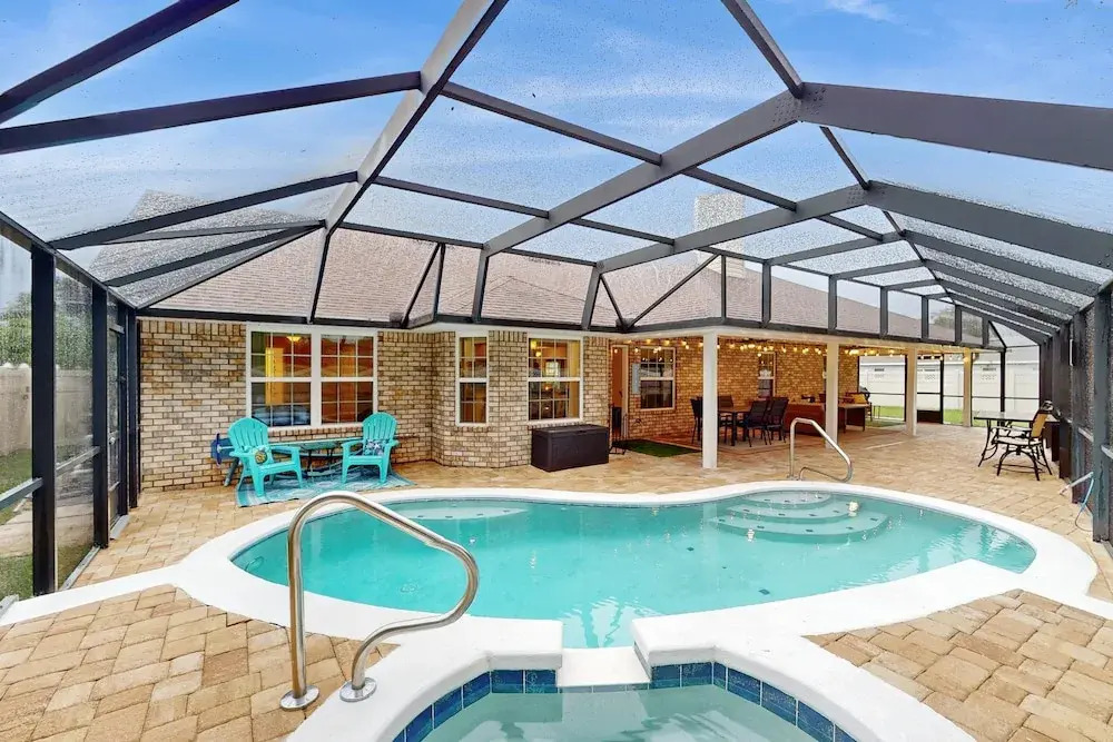 Spacious Home With Private Pool,spa, Gas Grill and Patio