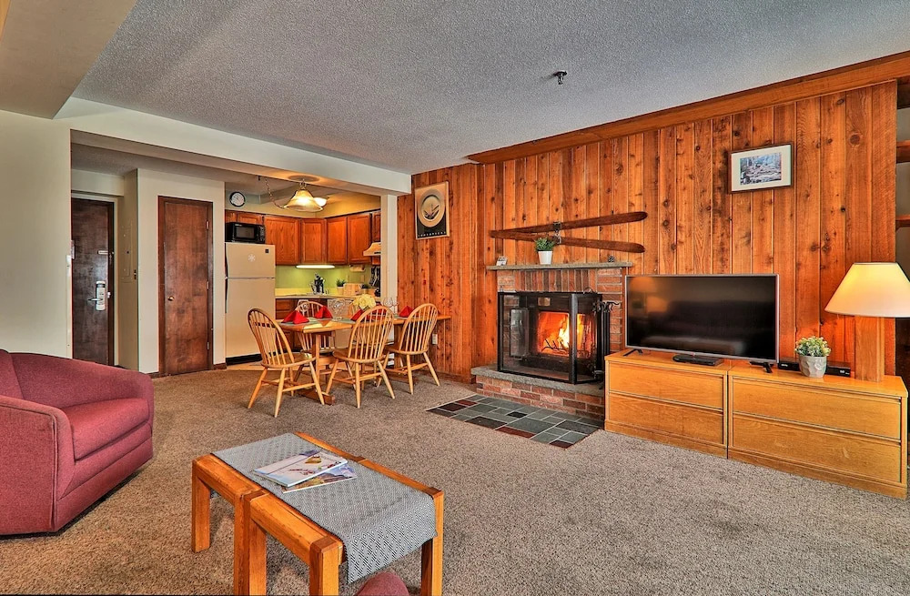 "roomy" Mountain Green 3BR Condo w/ Amenities 3b14