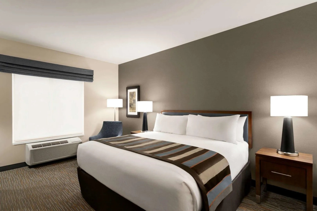 Courtyard by Marriott Seattle SeaTac Airport