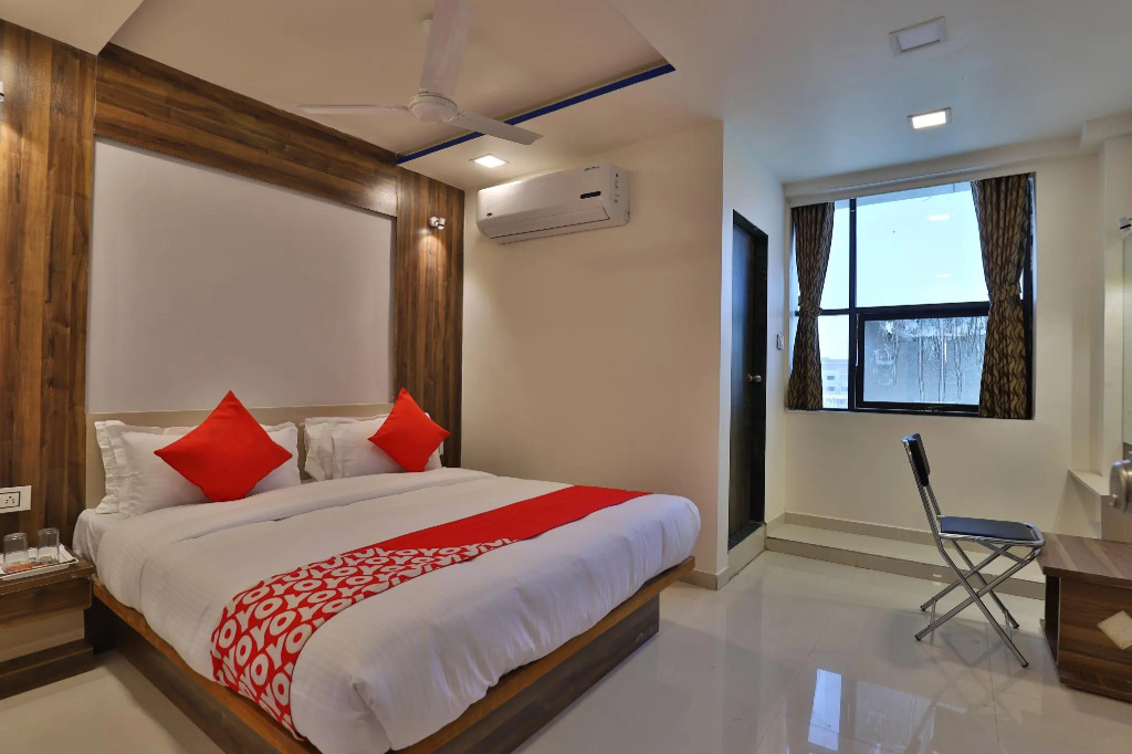 OYO 26476 Hotel Meridan Palace