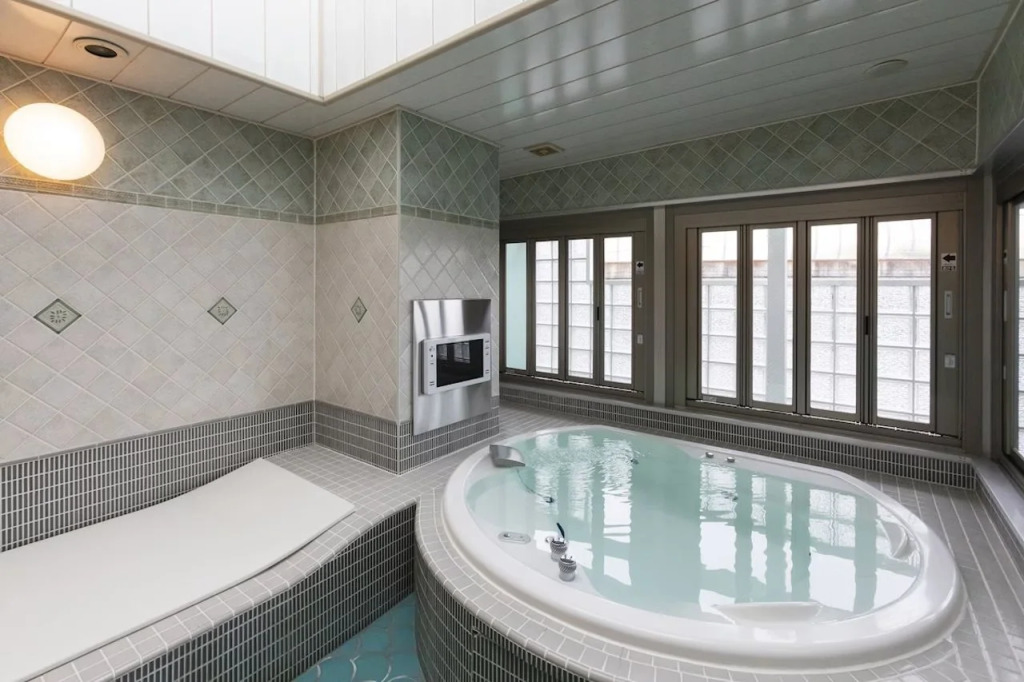 WATER HOTEL Cy