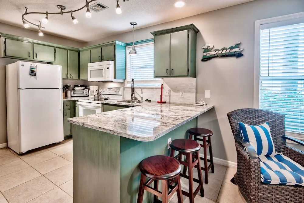 Beachside Villas #114 - 2 Br condo by RedAwning
