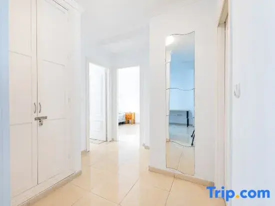 Spain Breaks - 2 bed family apartment Benalmádena with pool, Airco, WiFi