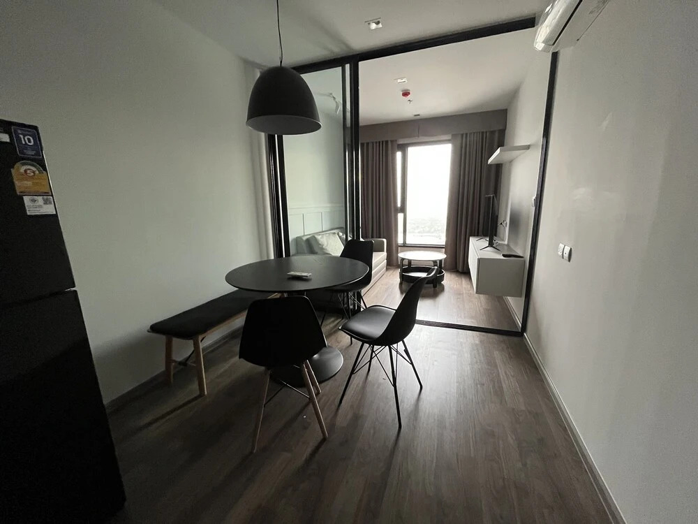 1 bed plus condo near JJ market
